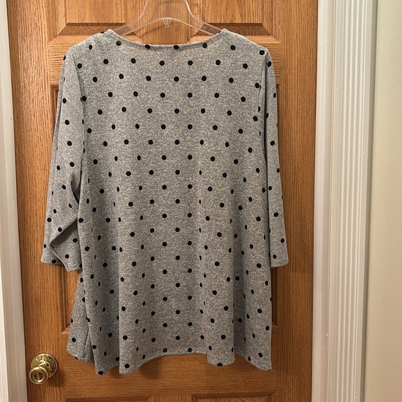 Zac & Rachel Woman - Gray & Black Polkadot, 3/4 sleeve shirt - Picture 2 of 9
